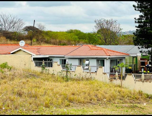 4 BEDROOM HOUSE FOR SALE IN NEWLANDS WEST